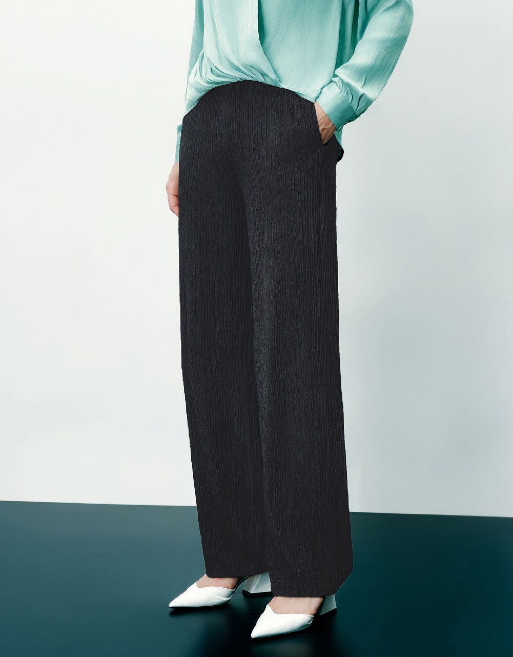 Elastic Waist Knitted Straight Pants sold by Urban Revivo product image thumbnail 4
