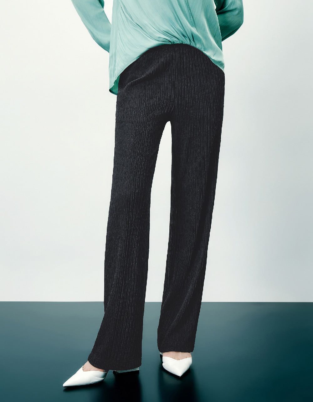 Elastic Waist Knitted Straight Pants sold by Urban Revivo product image thumbnail 2