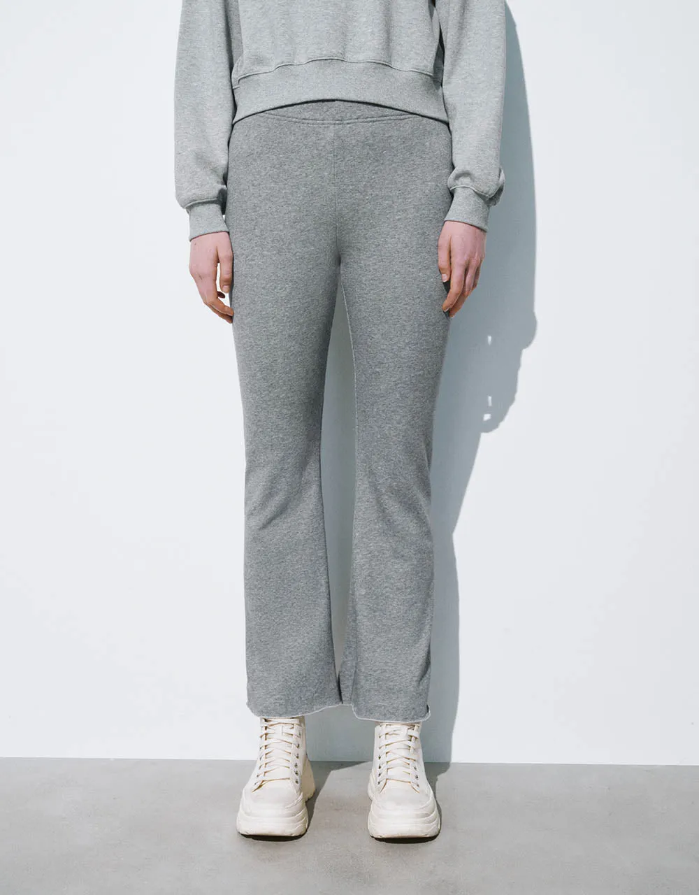 Elastic Waist Knitted Cropped Flare Pants sold by Urban Revivo product image thumbnail 2