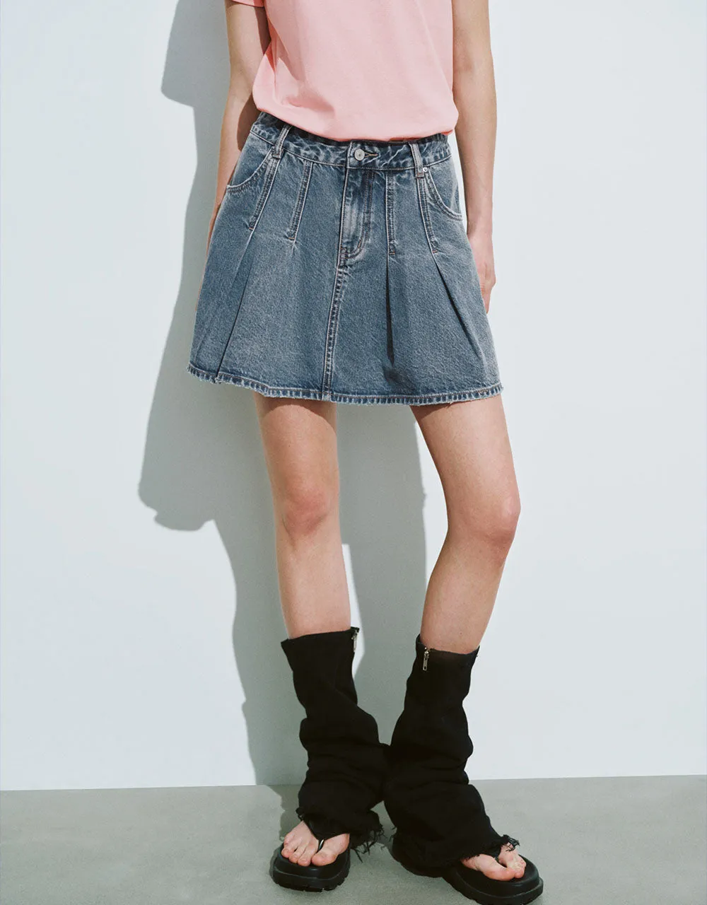 Pleated Mini A-Line Denim Skirt sold by Urban Revivo product image thumbnail 2