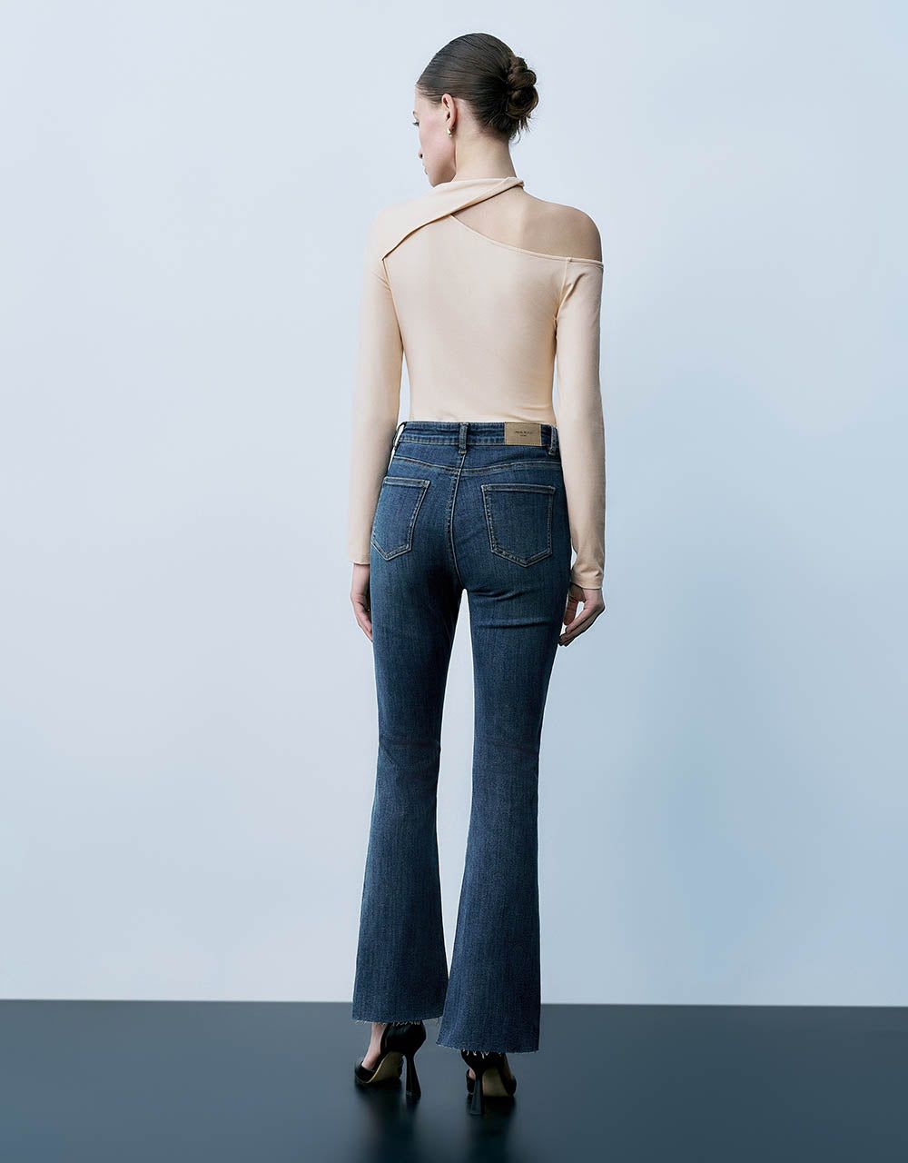 Cut-Out Skinny Knitted T-Shirt sold by Urban Revivo product image thumbnail 4