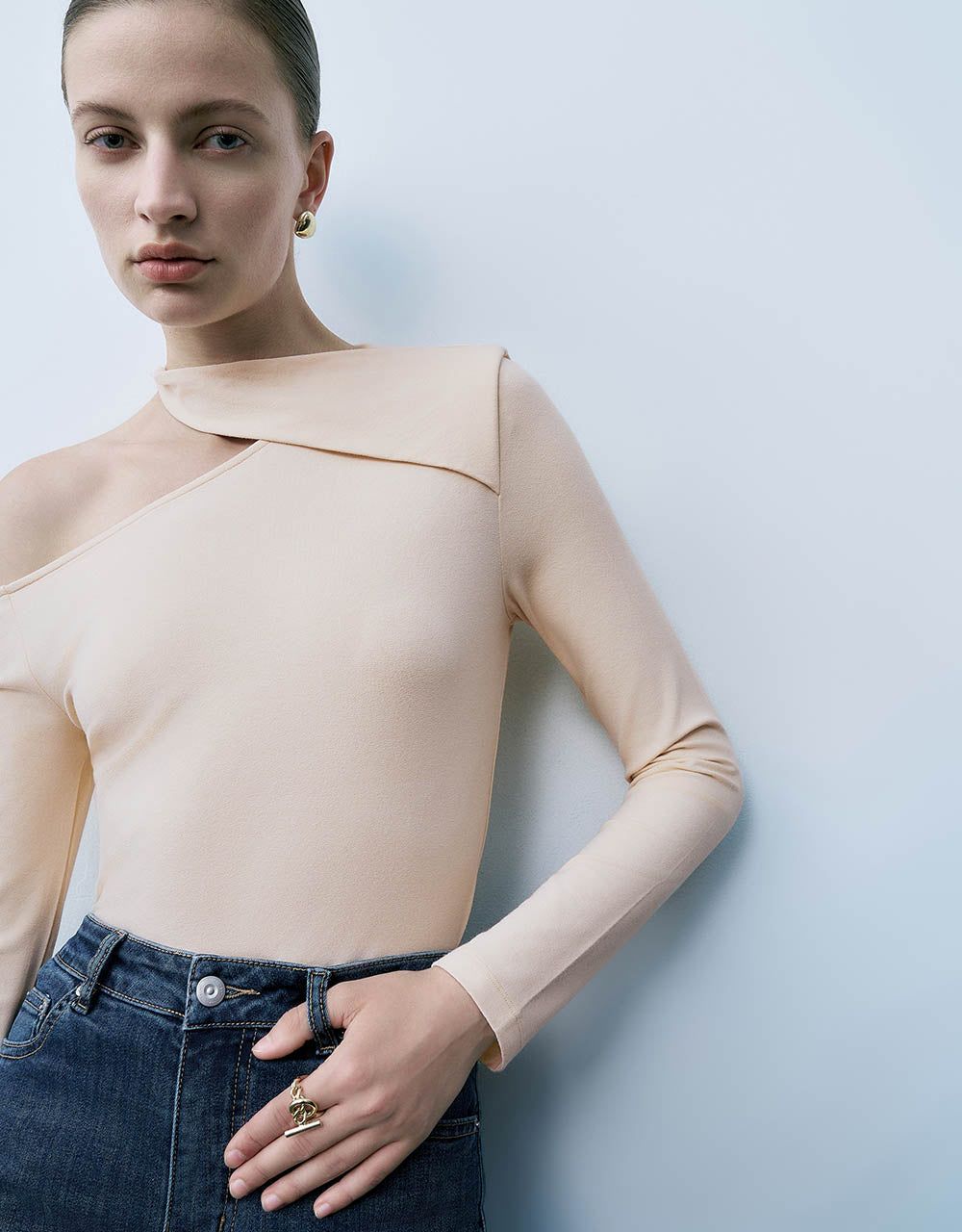 Cut-Out Skinny Knitted T-Shirt sold by Urban Revivo product image thumbnail 3