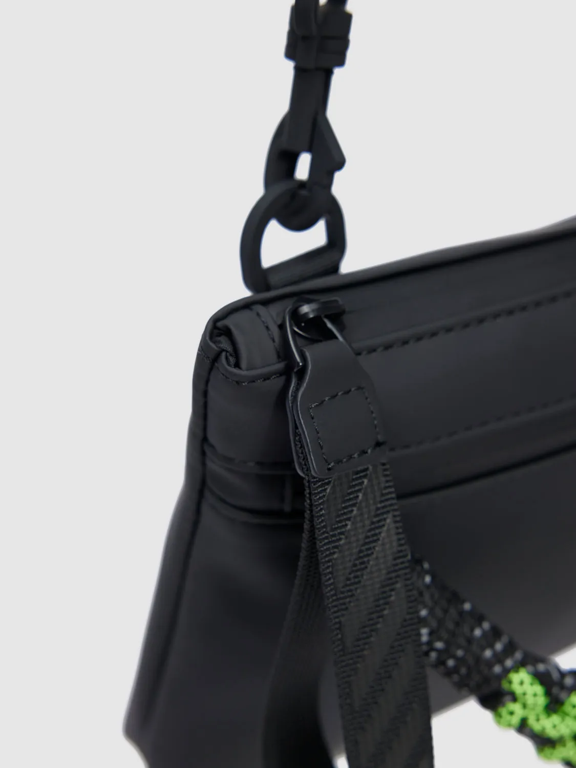 Crossbody Bag With Headphone Bag sold by Urban Revivo product image thumbnail 5