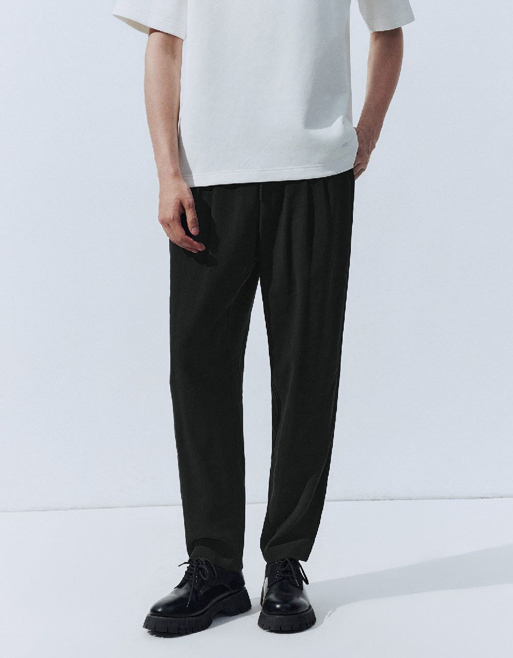 Elastic Waist Straight Pants sold by Urban Revivo product image thumbnail 2