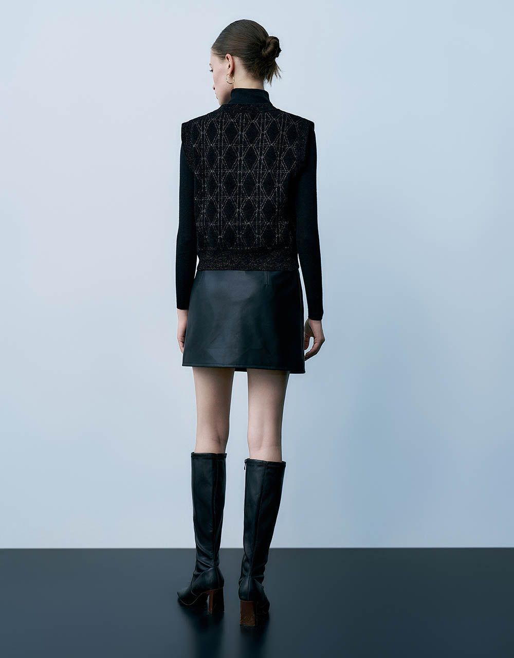 Sleeveless V-Neck Knitted Vest sold by Urban Revivo product image thumbnail 4