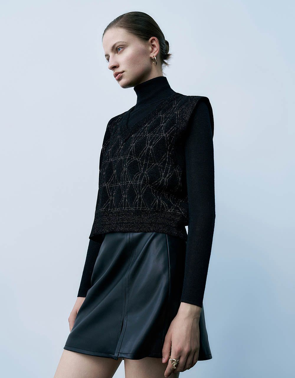 Sleeveless V-Neck Knitted Vest sold by Urban Revivo product image thumbnail 3