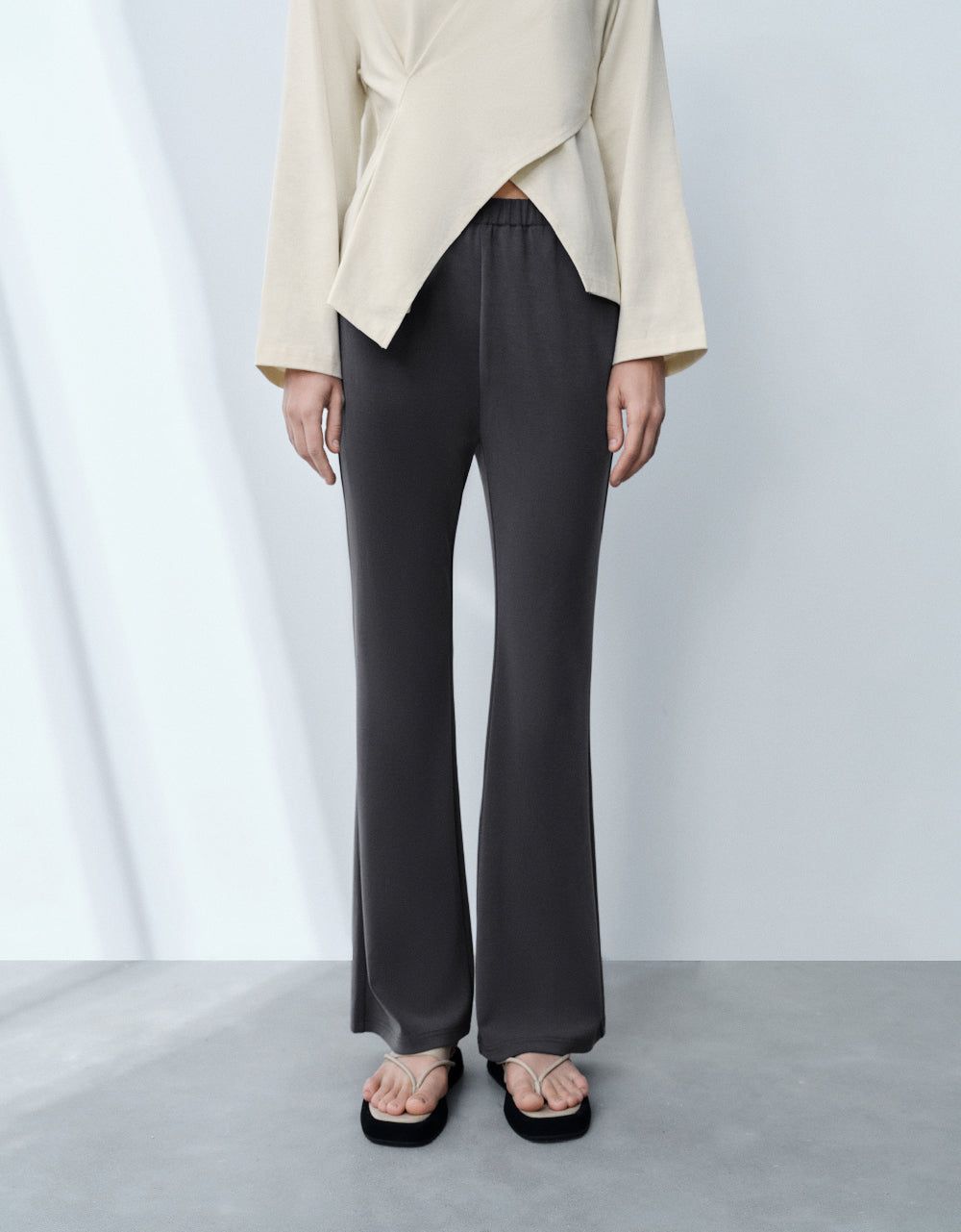 Elastic Waist Knitted Flare Pants sold by Urban Revivo product image thumbnail 3