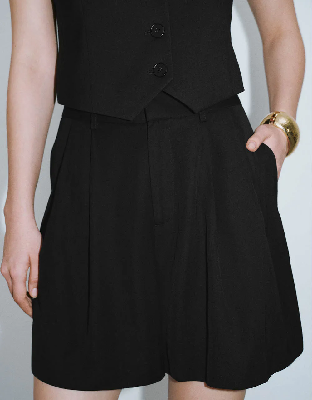 Tailored Loose Shorts sold by Urban Revivo product image thumbnail 5