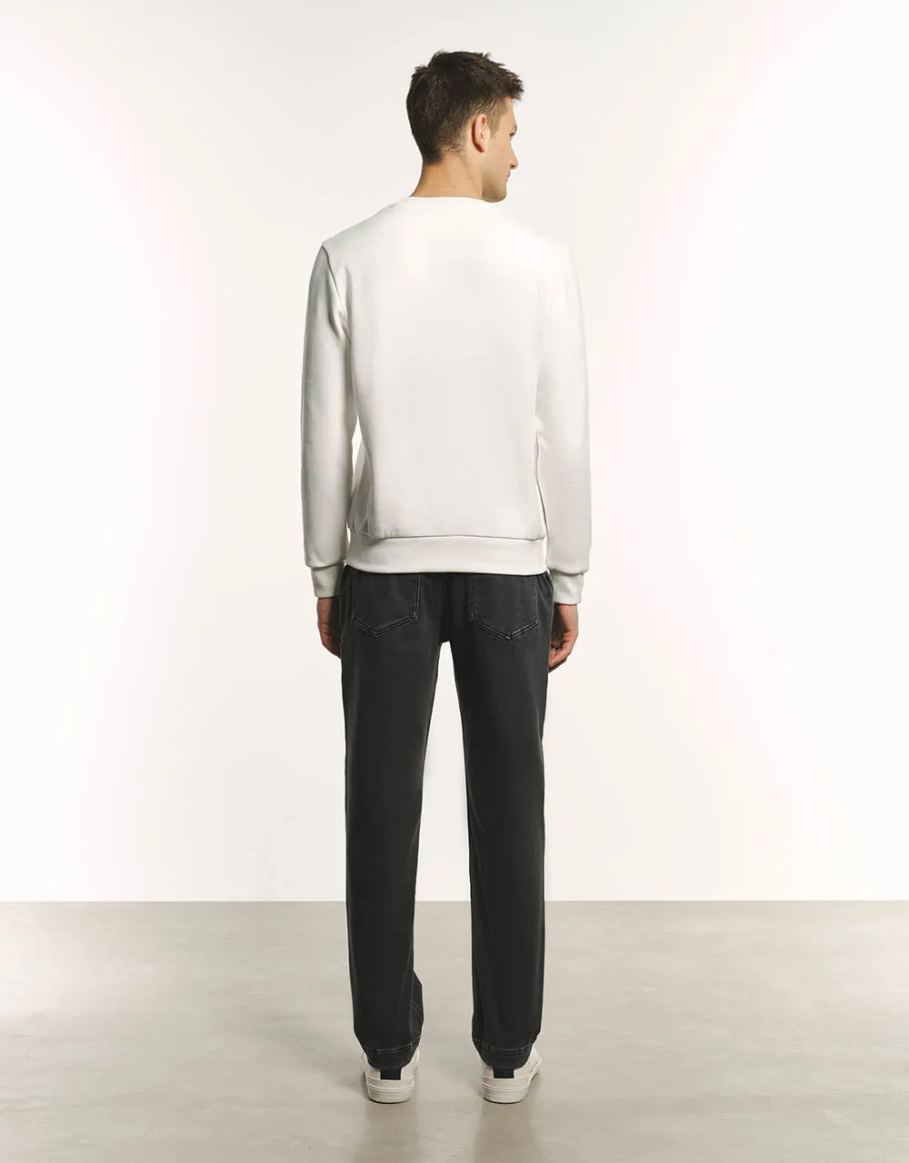 Crew Neck Straight Sweatshirt sold by Urban Revivo product image thumbnail 4