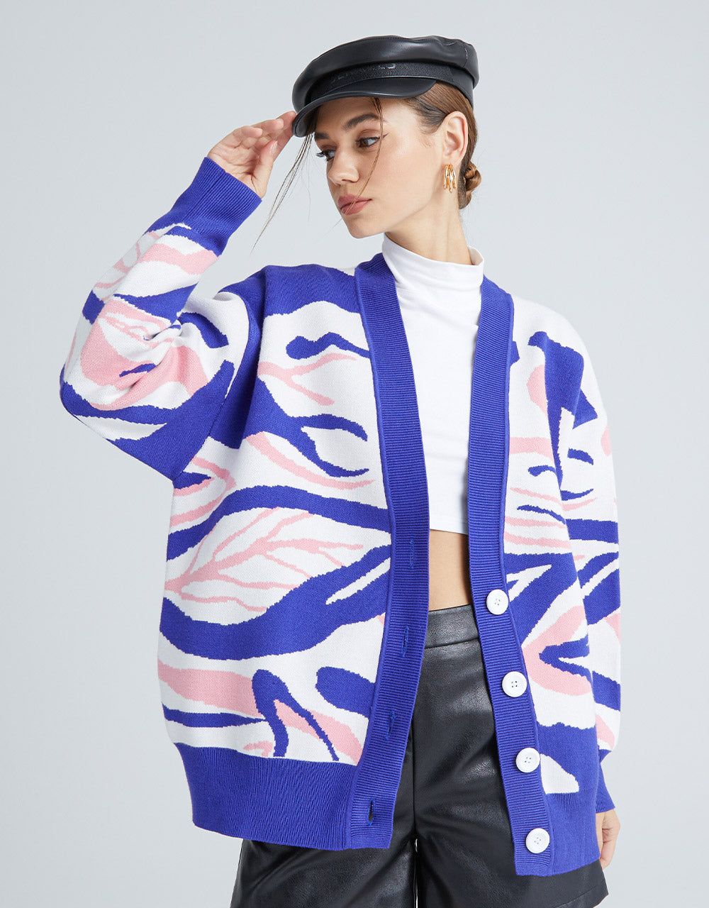 Abstract Jacquard Contrast Trim Oversized Cardigan sold by Urban Revivo product image thumbnail 3