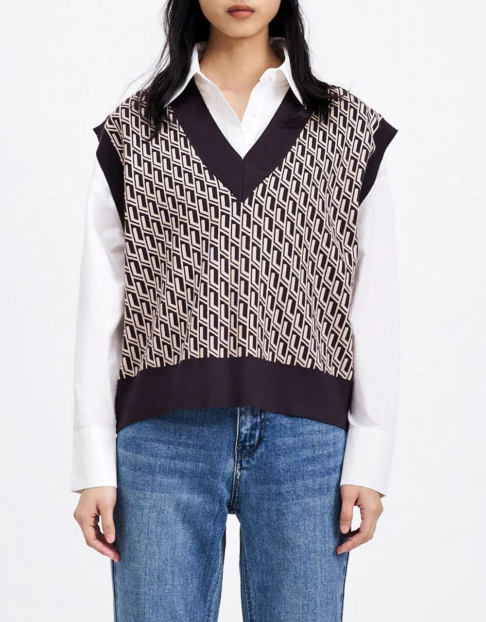 Geo Jacquard V Neck Sweater Vest sold by Urban Revivo product image thumbnail 2