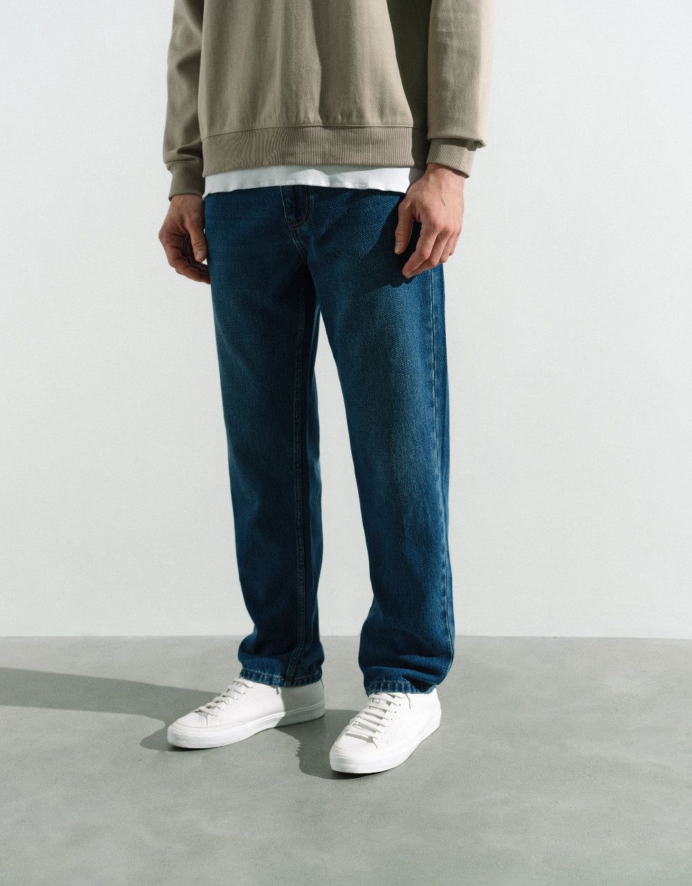 Straight Jeans sold by Urban Revivo product image thumbnail 4