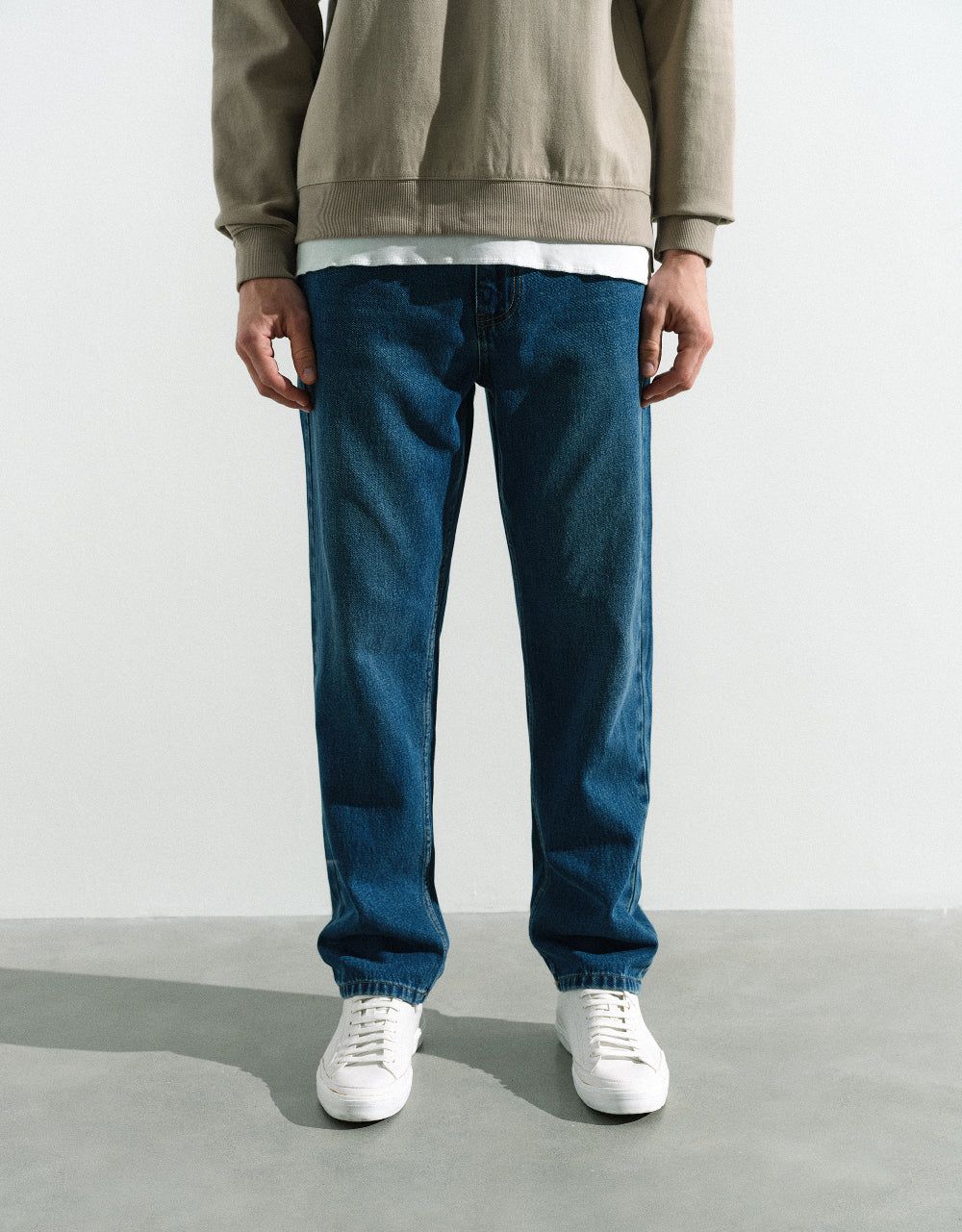 Straight Jeans sold by Urban Revivo product image thumbnail 2