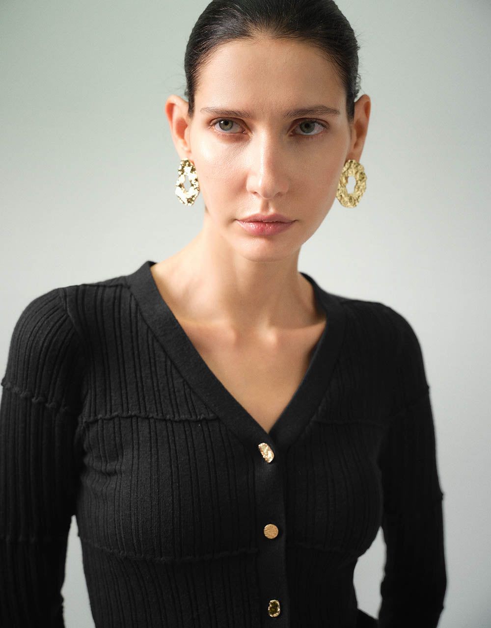 Skinny V-Neck Knitted Cardigan sold by Urban Revivo product image thumbnail 5