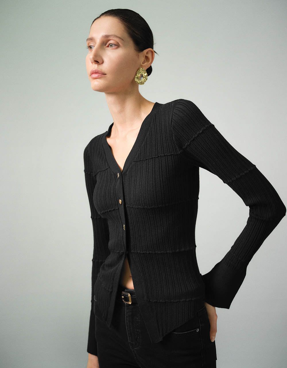 Skinny V-Neck Knitted Cardigan sold by Urban Revivo product image thumbnail 3
