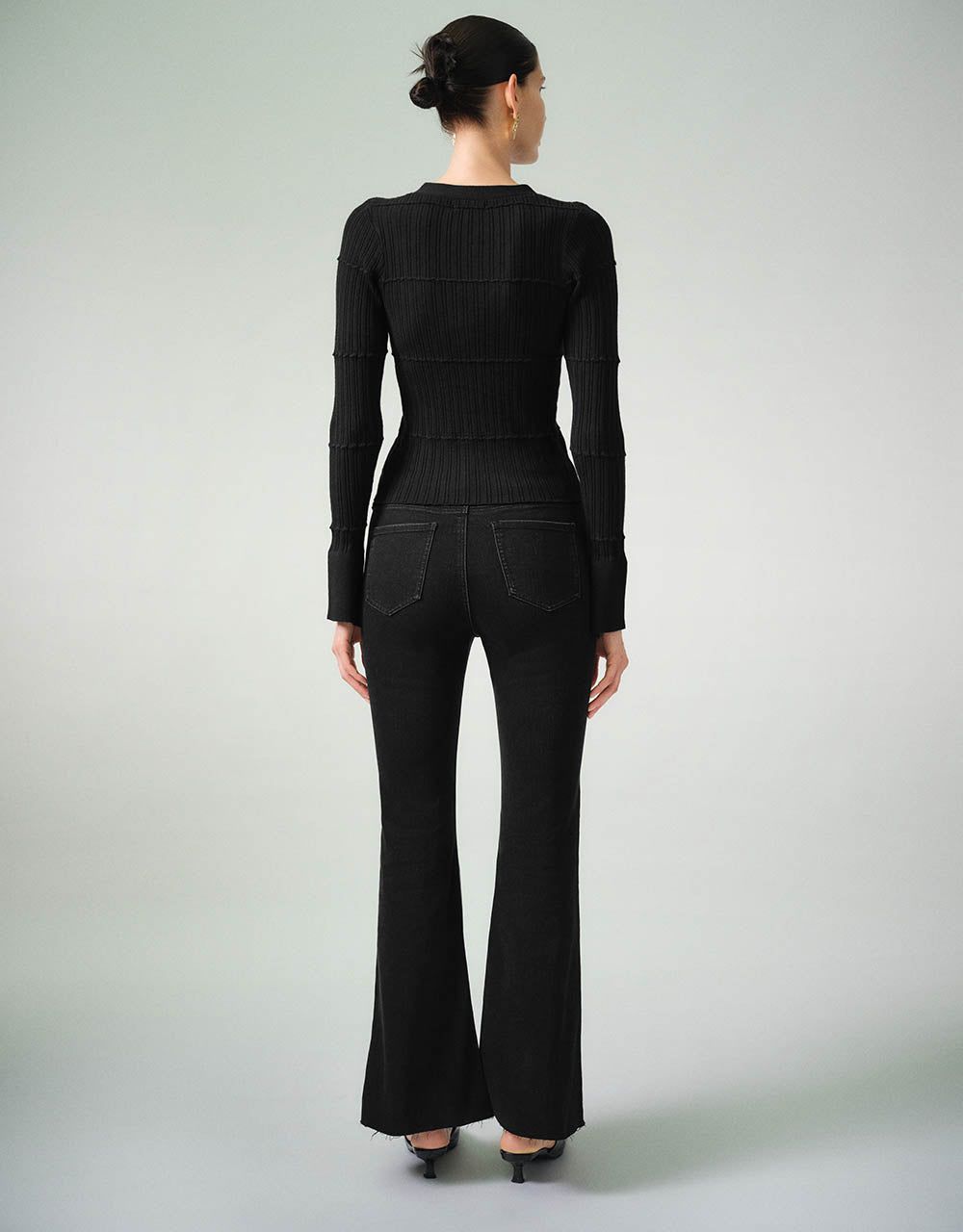 Skinny V-Neck Knitted Cardigan sold by Urban Revivo product image thumbnail 4