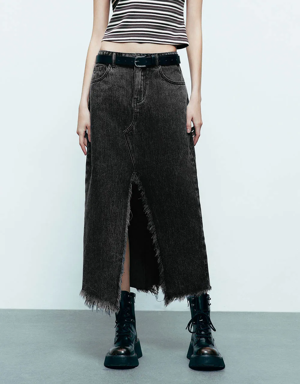 Split Raw Hem Straight Denim Skirt sold by Urban Revivo product image thumbnail 2