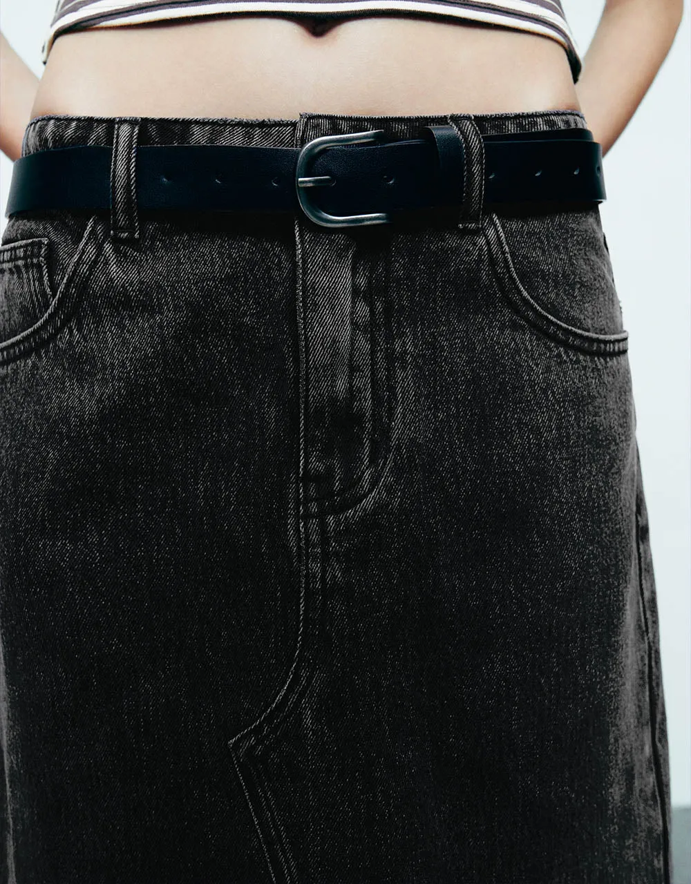 Split Raw Hem Straight Denim Skirt sold by Urban Revivo product image thumbnail 5