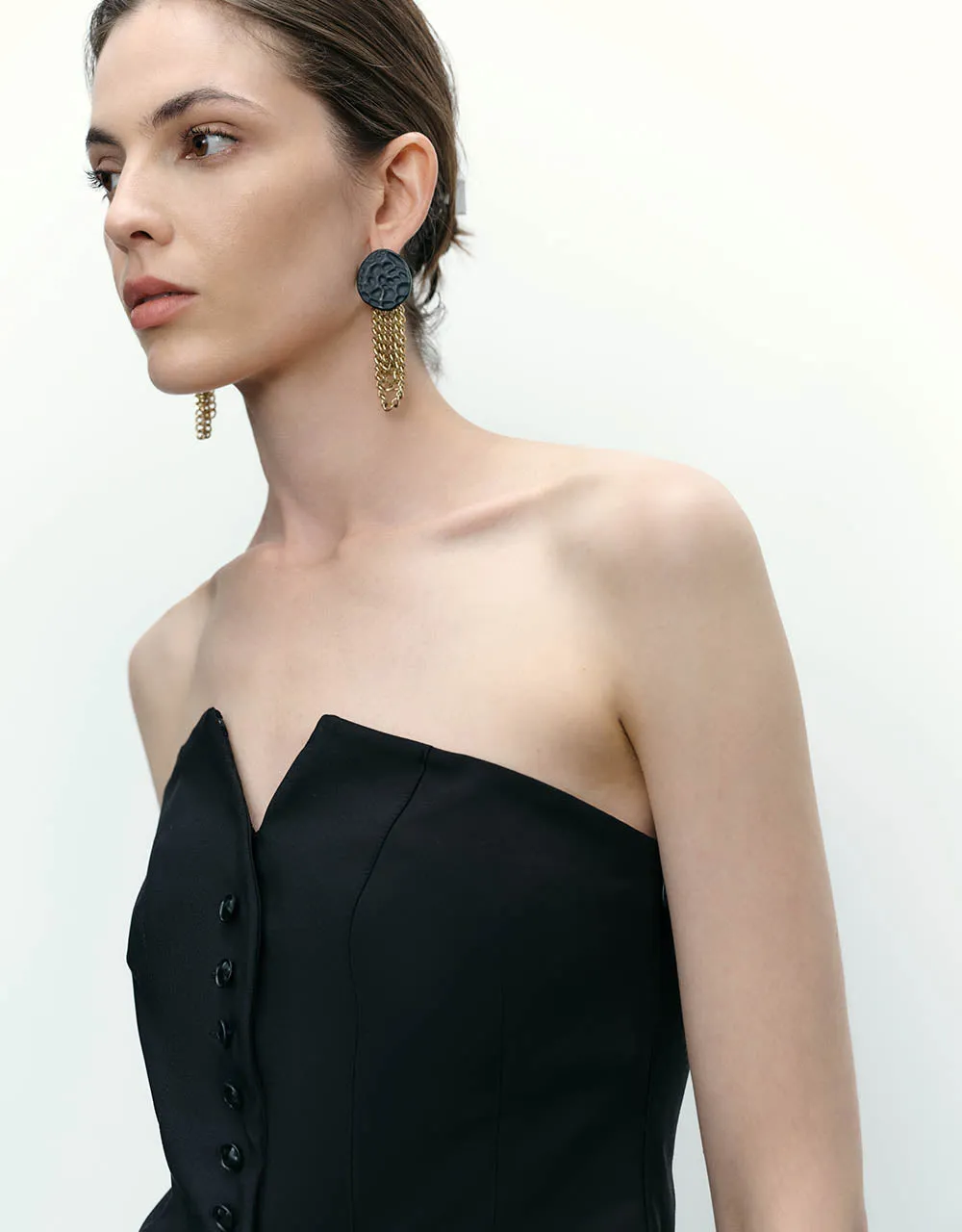 Sleeveless Off-Shoulder Overhead Shirt sold by Urban Revivo product image thumbnail 4