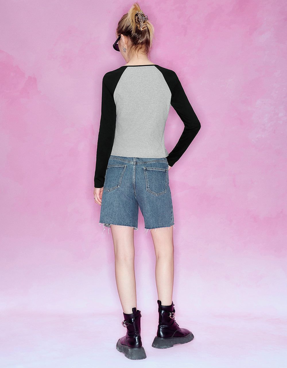 Raglan Sleeve V-Neck Skinny T-Shirt sold by Urban Revivo product image thumbnail 4