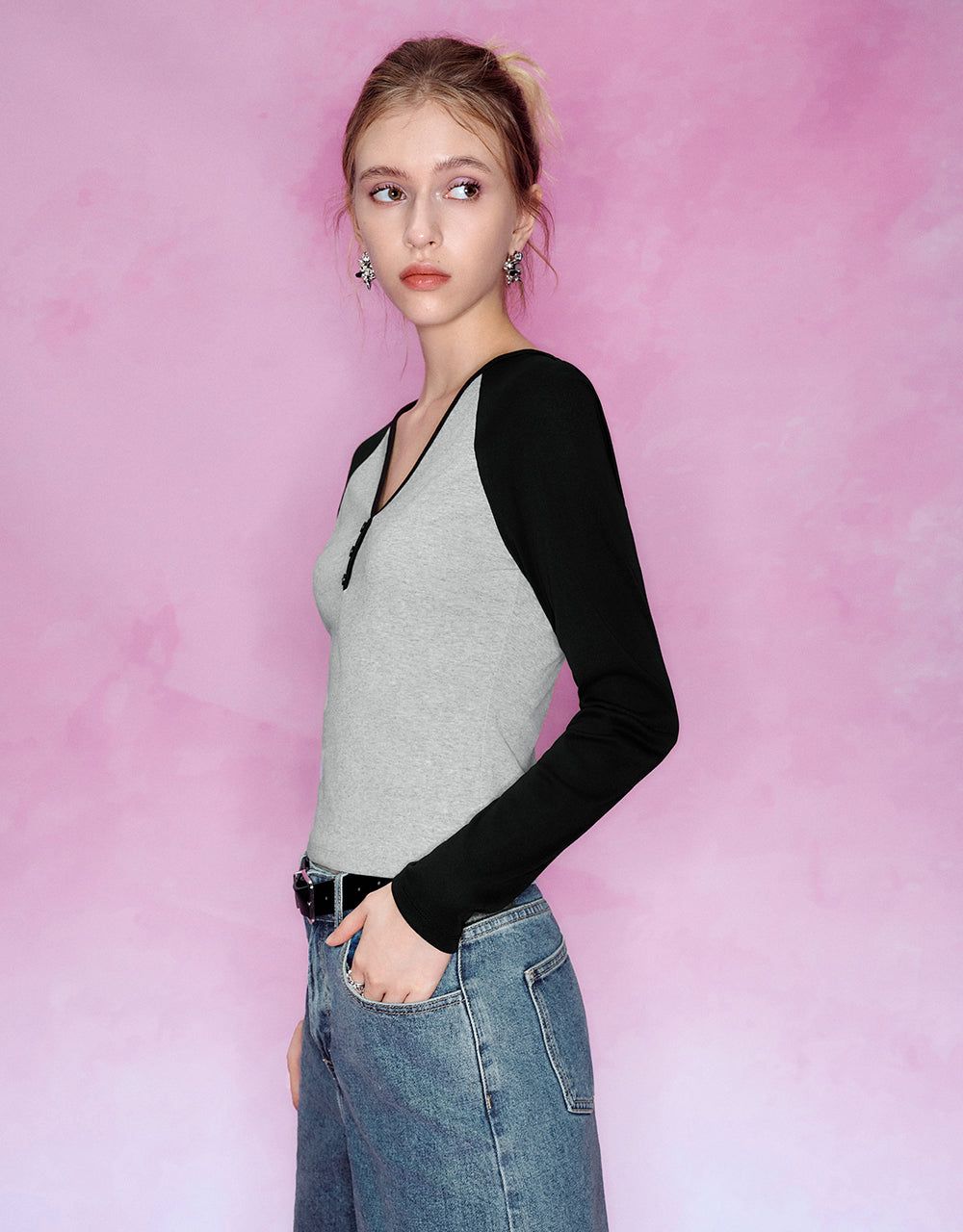 Raglan Sleeve V-Neck Skinny T-Shirt sold by Urban Revivo product image thumbnail 3