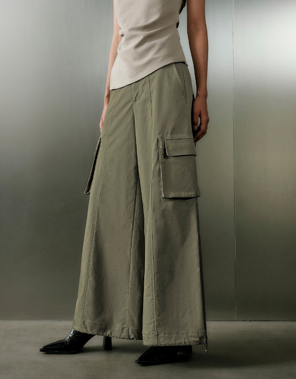 Multi-Pocket Wide-Leg Pants sold by Urban Revivo product image thumbnail 4