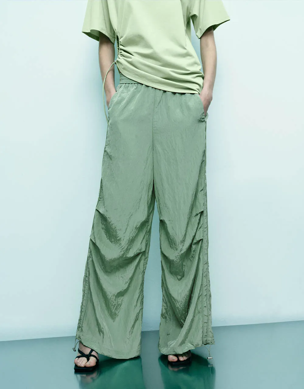 Elastic Waist Loose Wide-Leg Pants sold by Urban Revivo product image thumbnail 2
