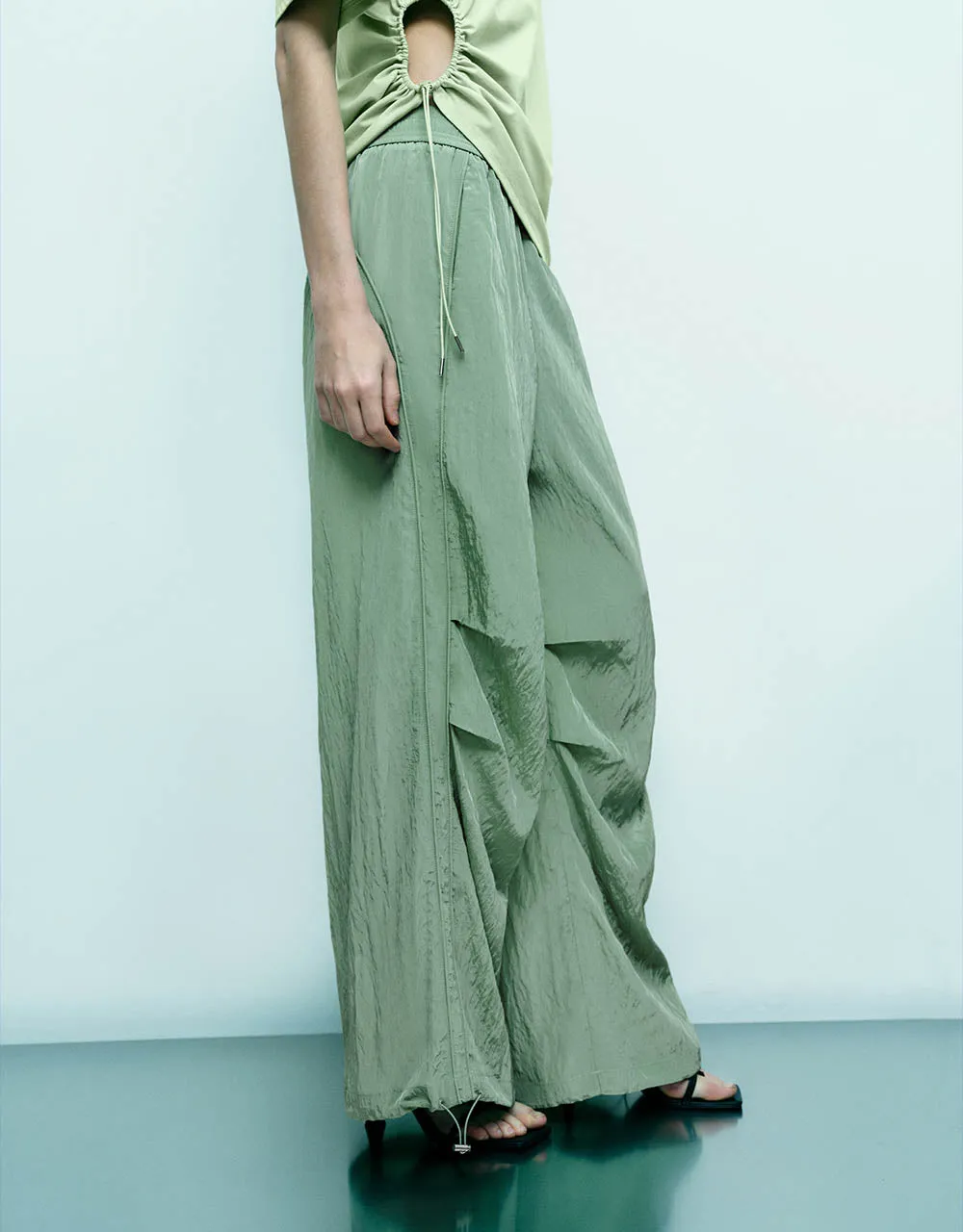 Elastic Waist Loose Wide-Leg Pants sold by Urban Revivo product image thumbnail 4