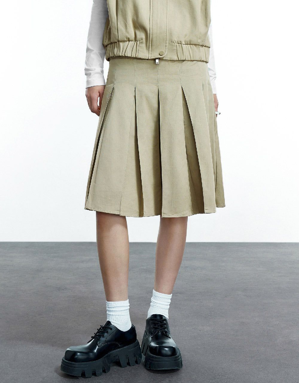 Pleated A-Line Skirt With Belt sold by Urban Revivo product image thumbnail 2