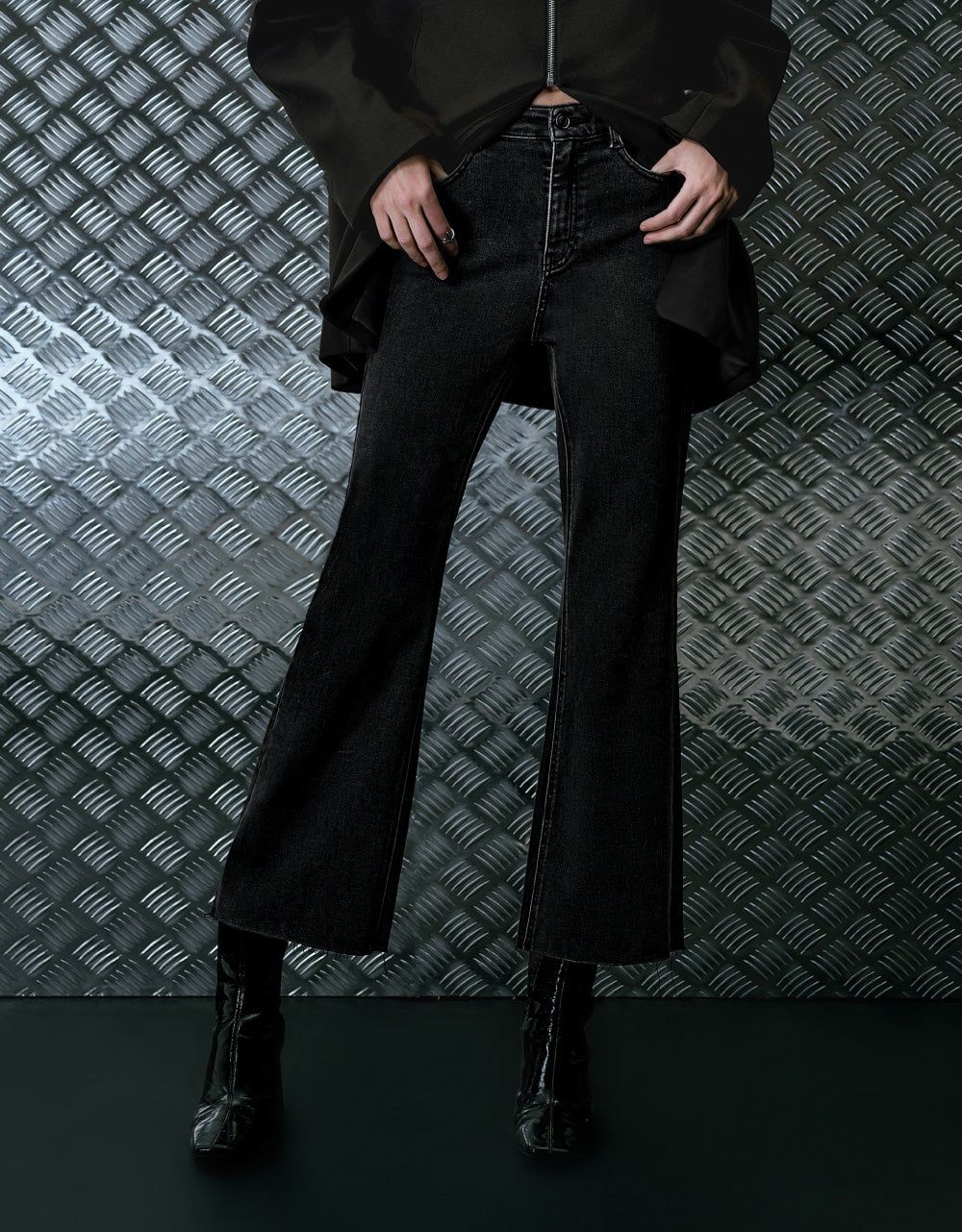 Frayed Hem Flare Jeans sold by Urban Revivo product image thumbnail 4