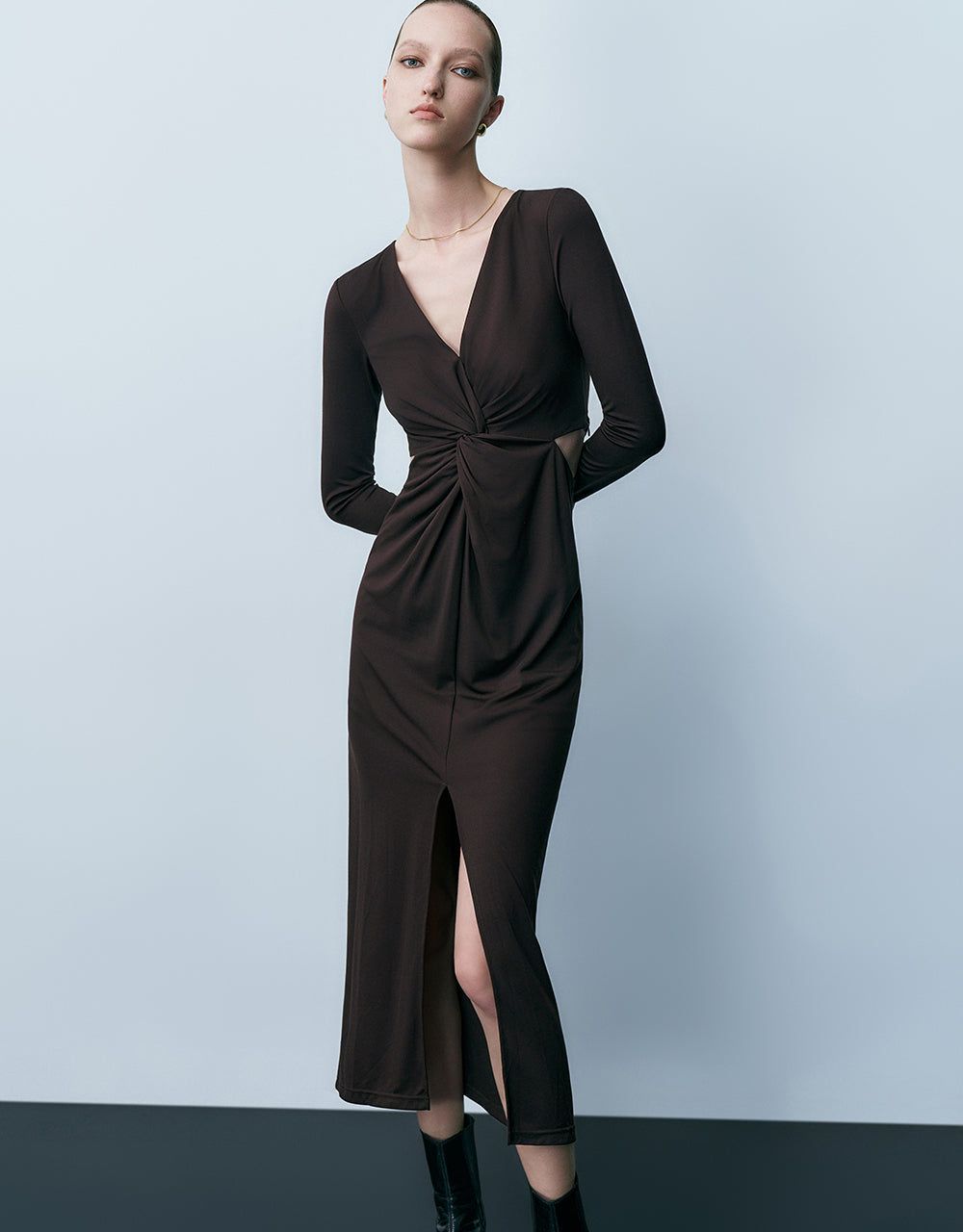 Twist Front V-Neck Straight Dress sold by Urban Revivo product image thumbnail 2