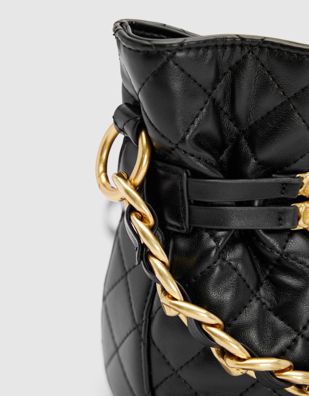 Chained Vegan Leather Shoulder Bag sold by Urban Revivo product image thumbnail 5