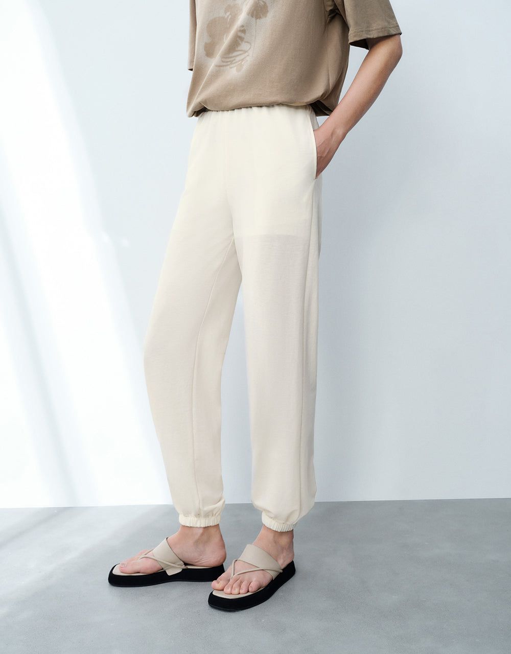 Elastic Waist Knitted Jogger Pants sold by Urban Revivo product image thumbnail 4