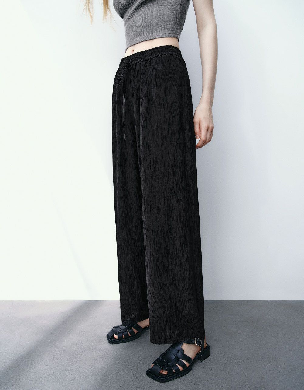 Textured Drawstring Waist Wide-Leg Pants sold by Urban Revivo product image thumbnail 4