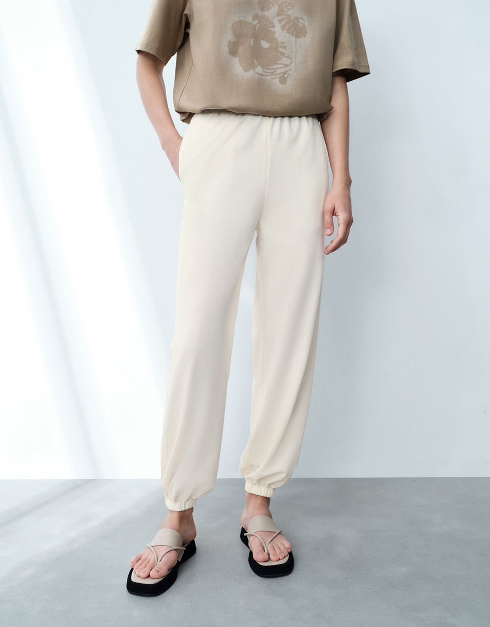 Elastic Waist Knitted Jogger Pants sold by Urban Revivo product image thumbnail 2