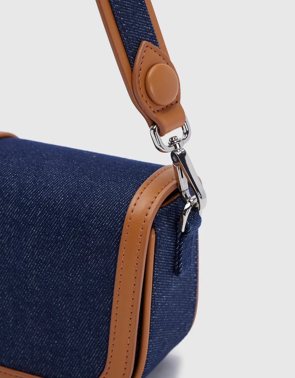 Contrast Fabric Shoulder Bag sold by Urban Revivo product image thumbnail 5