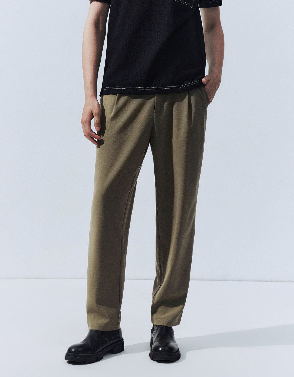 Loose Carrot Fit Pants sold by Urban Revivo product image thumbnail 2