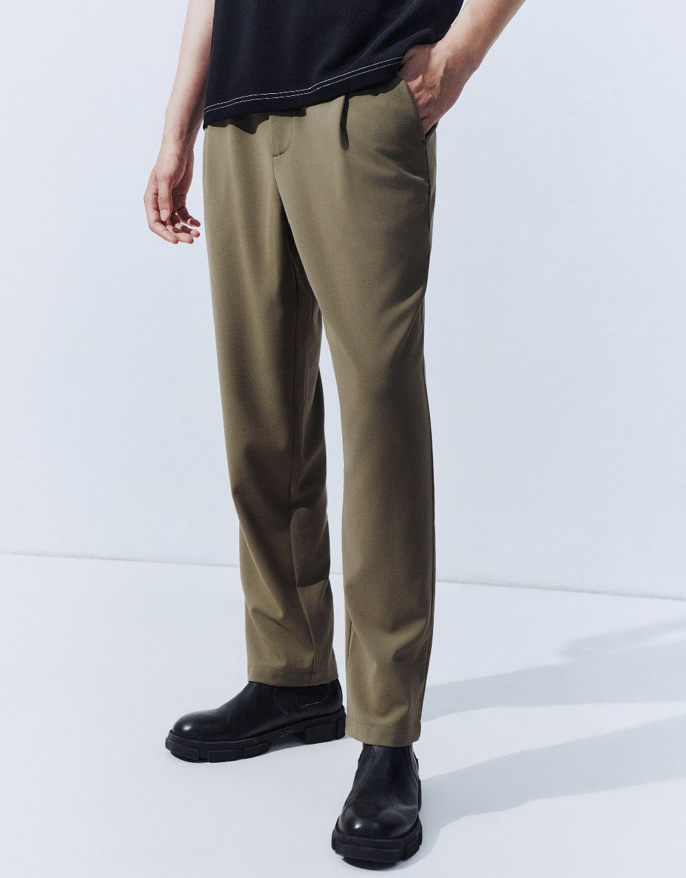 Loose Carrot Fit Pants sold by Urban Revivo product image thumbnail 4