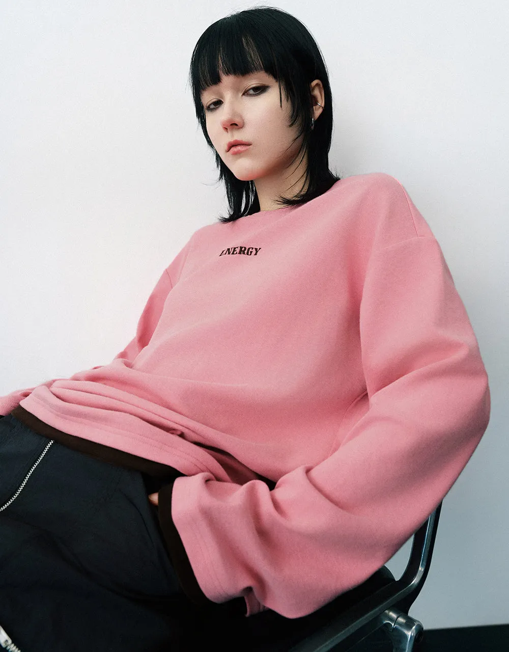 Letter Embossed Crew Neck Loose T-Shirt sold by Urban Revivo product image thumbnail 4