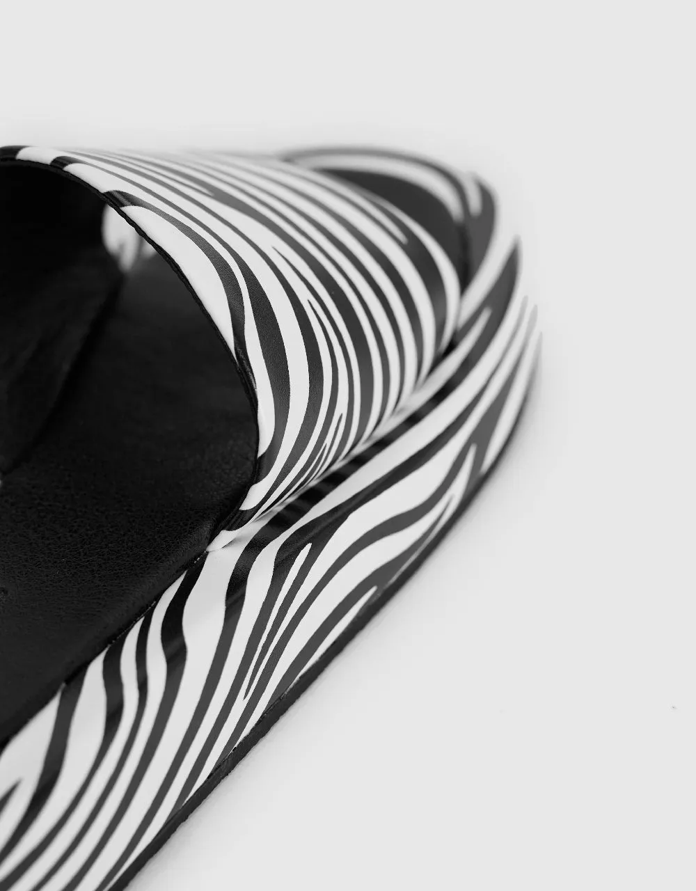 Zebra-Striped Slippers sold by Urban Revivo product image thumbnail 5
