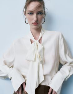Straight V-Neck Overhead Shirt sold by Urban Revivo