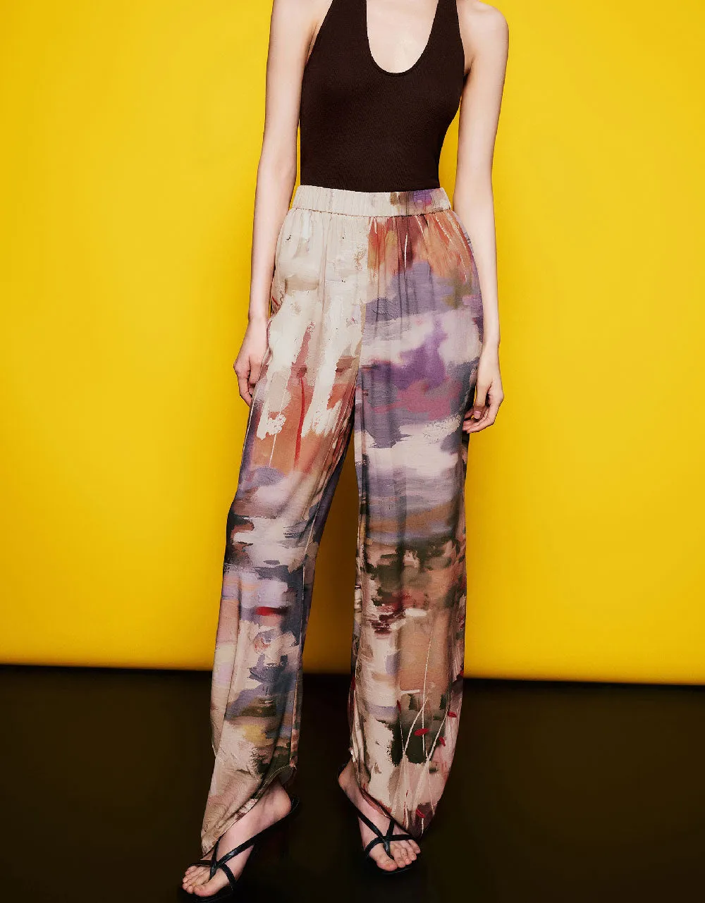 Printed Elastic Waist Carrot Fit Pants sold by Urban Revivo product image thumbnail 2