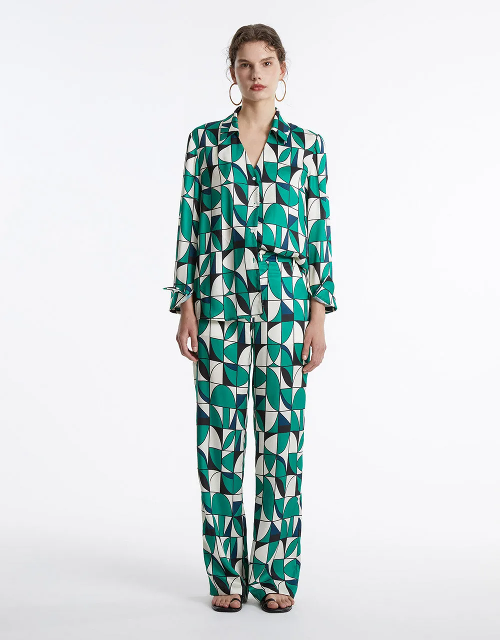 Geometric Print Wide Leg Pants sold by Urban Revivo product image thumbnail 4