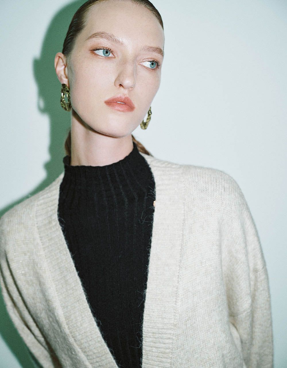 Straight V-Neck Knitted Cardigan sold by Urban Revivo product image thumbnail 4