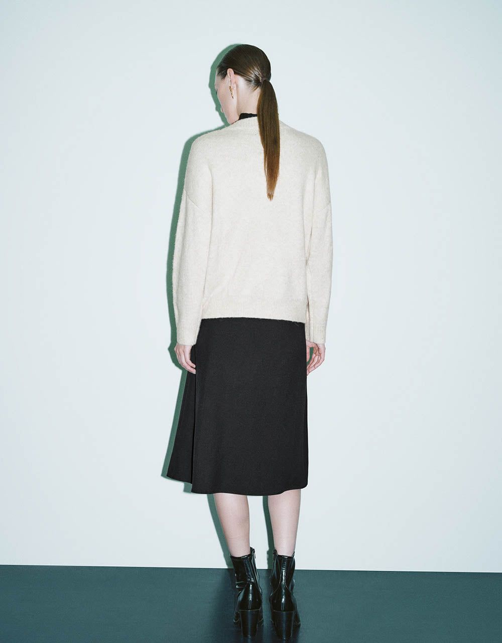 Straight V-Neck Knitted Cardigan sold by Urban Revivo product image thumbnail 3