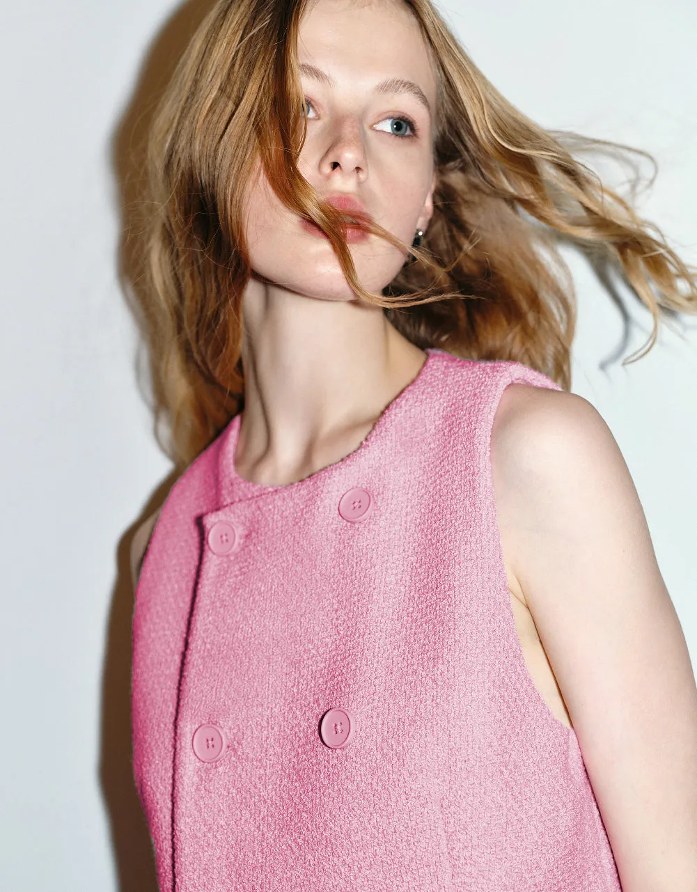 Straight U Neck Vest sold by Urban Revivo product image thumbnail 5