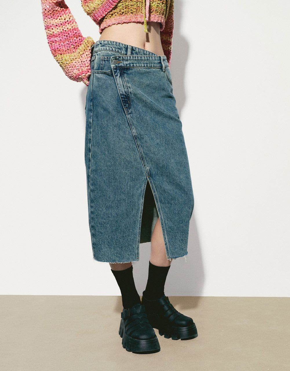 Midi Balloon Denim Skirt sold by Urban Revivo product image thumbnail 4