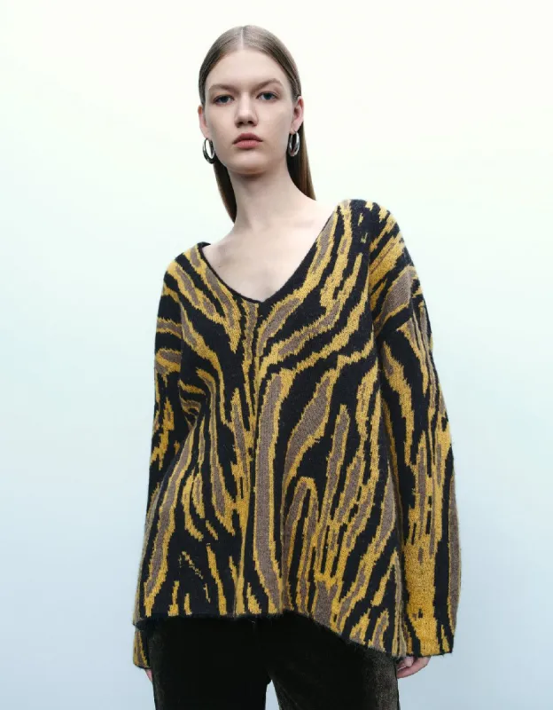 Printed V-Neck Knitted T-Shirt sold by Urban Revivo