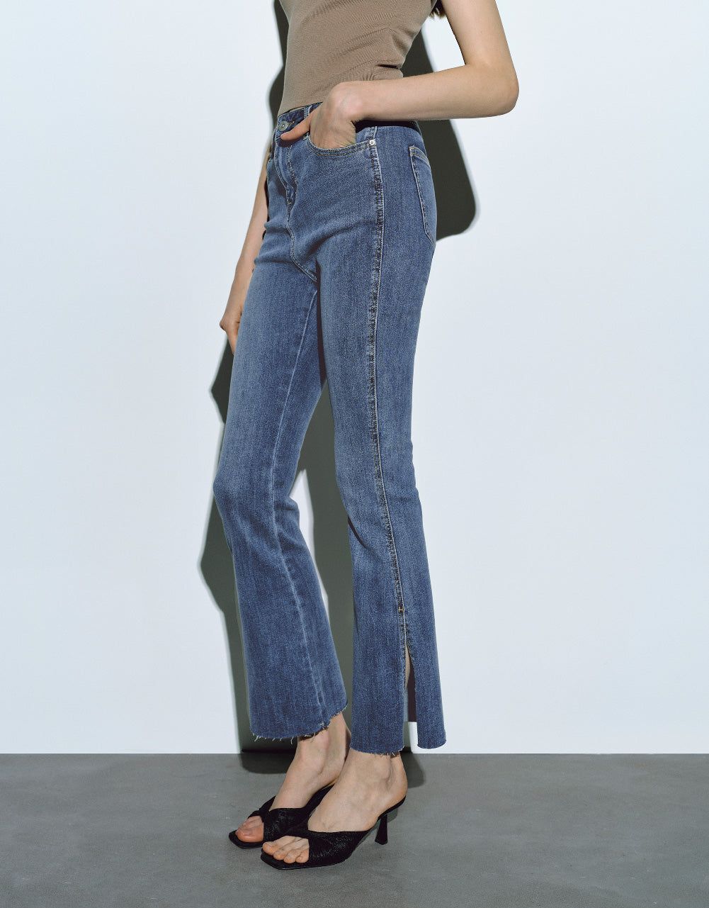 Split Hem Flare Jeans sold by Urban Revivo product image thumbnail 4