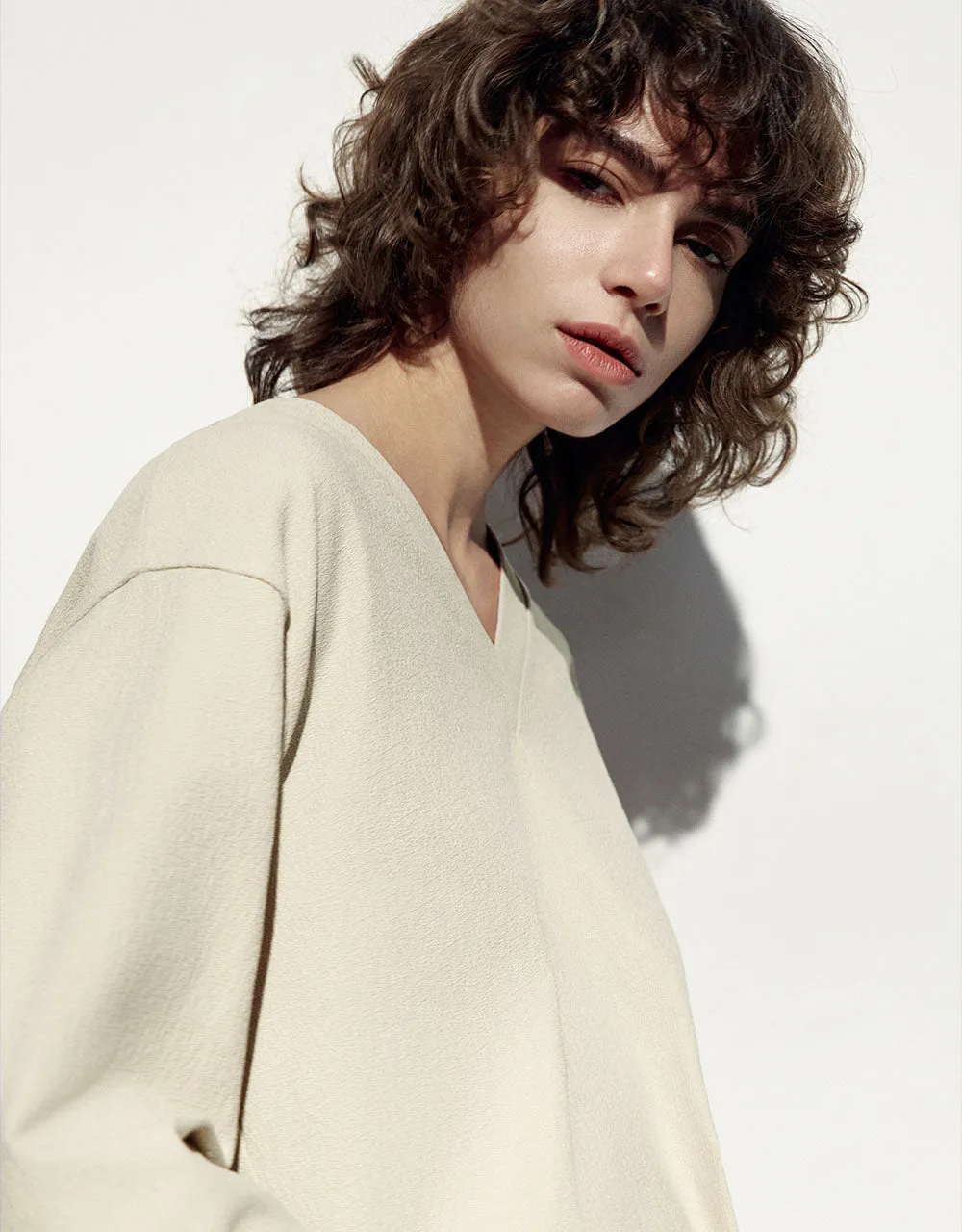 Drop Shoulder Sleeve V-Neck Knitted T-Shirt sold by Urban Revivo product image thumbnail 4